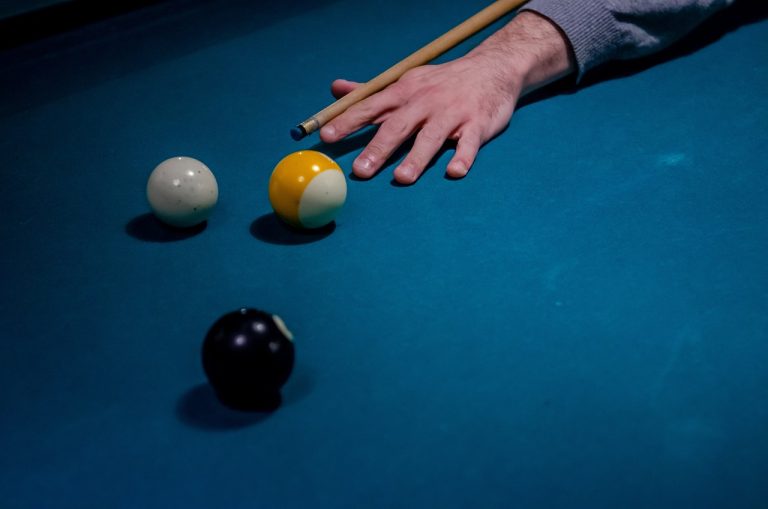 comment bien choisir sa queue de billard 8 pool les criteres essentiels a connaitre