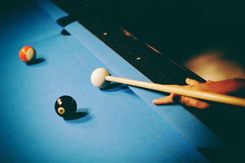 Quel matériel est necessaire à la pratique du billard français ?