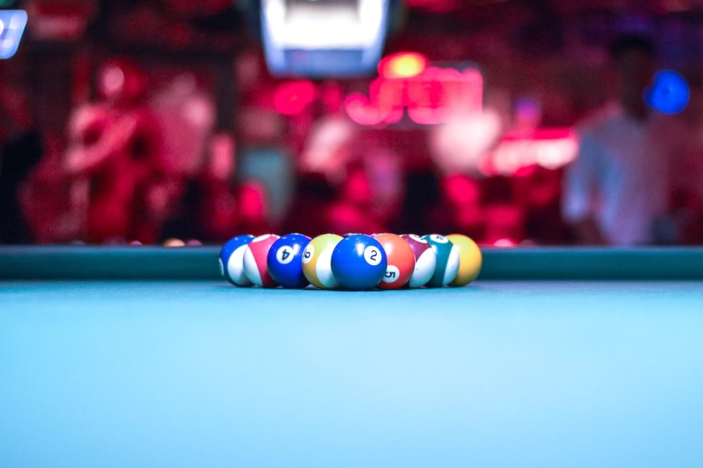 Combien coute un jeu de bille de billard français ?