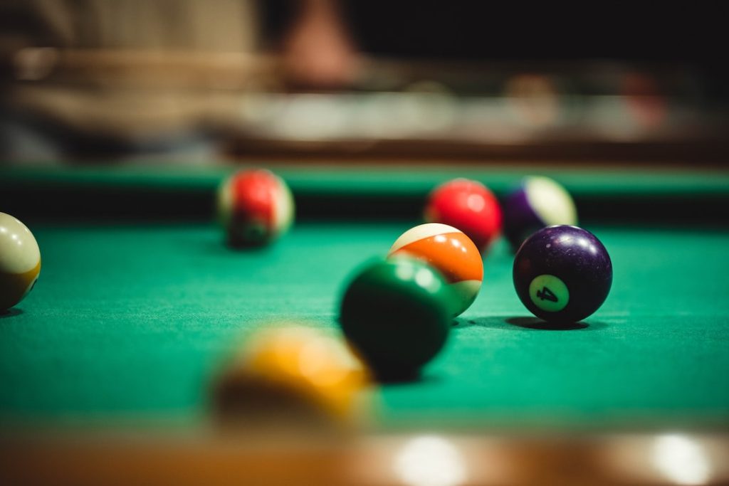 En quoi est fait un tapis de billard français ?
