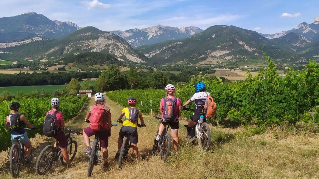 Gravel au féminin: comment choisir le vélo parfait pour s’aventurer sur les chemins ?