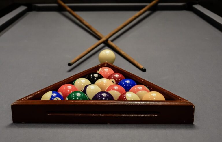 Comment se fait le placement des boules dans le billard américain ?