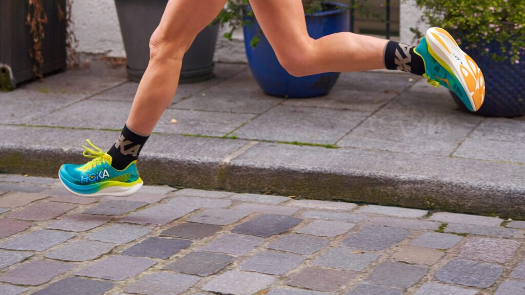 Qu’est-ce que la Hoka Rocket X peut offrir aux coureurs à la recherche de vitesse ?
