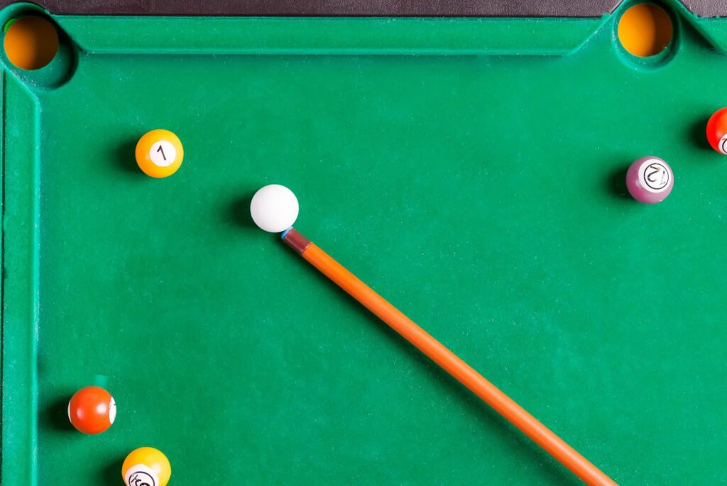 Quels sont les accessoires indispensables pour le billard français ?