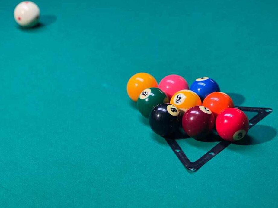 L’élégance de la boule noire au billard