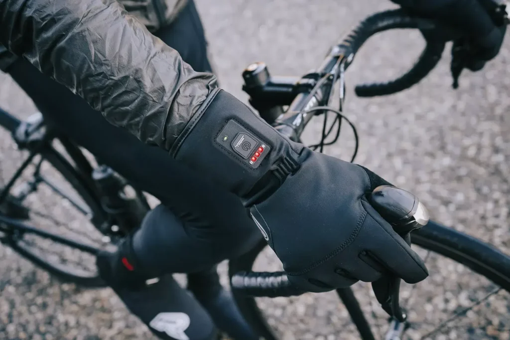 Les gants chauffants à vélo : sont-ils réellement efficaces contre le froid ?