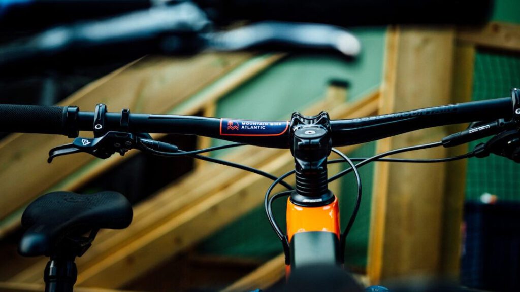 Comment choisir le cintre VTT idéal pour votre style de pilotage ?