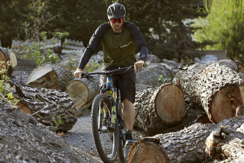 Comment choisir le bon gant Fox pour votre prochain défi VTT ?