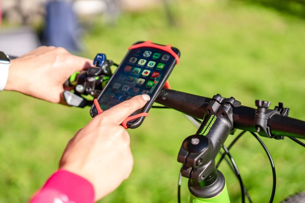 Choisir le meilleur support smartphone pour vélo : guide d’achat et comparatif