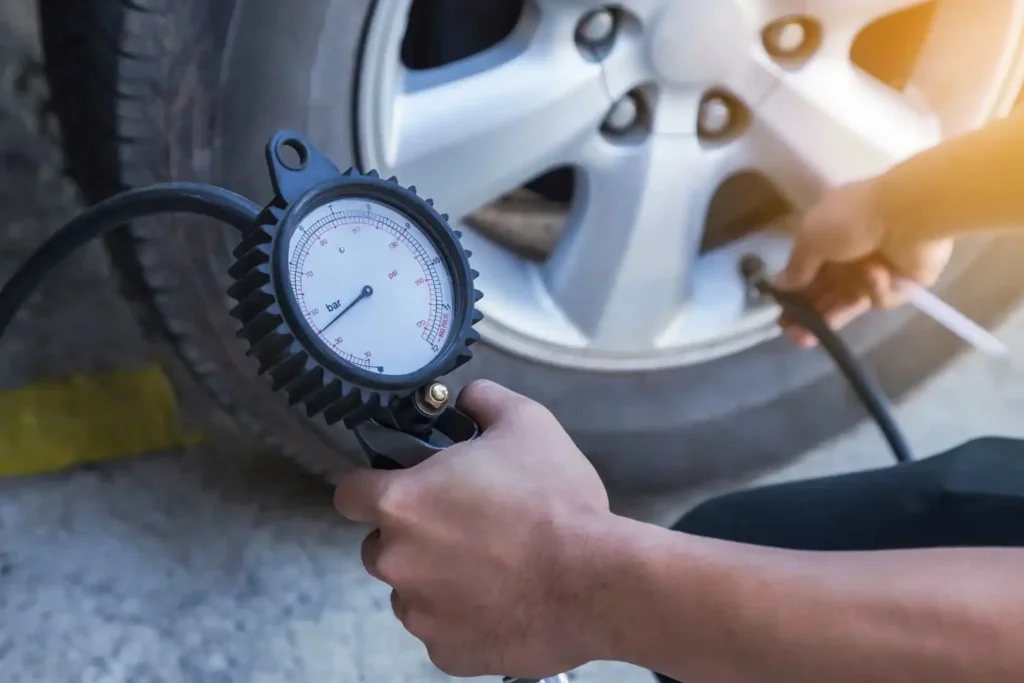 Comment choisir le bon manomètre de pression de pneu pour votre voiture ?
