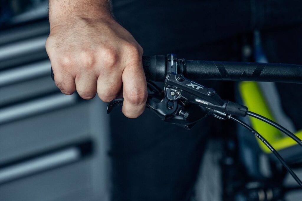 Comment bien choisir ses freins de vélo pour une sécurité optimale ?