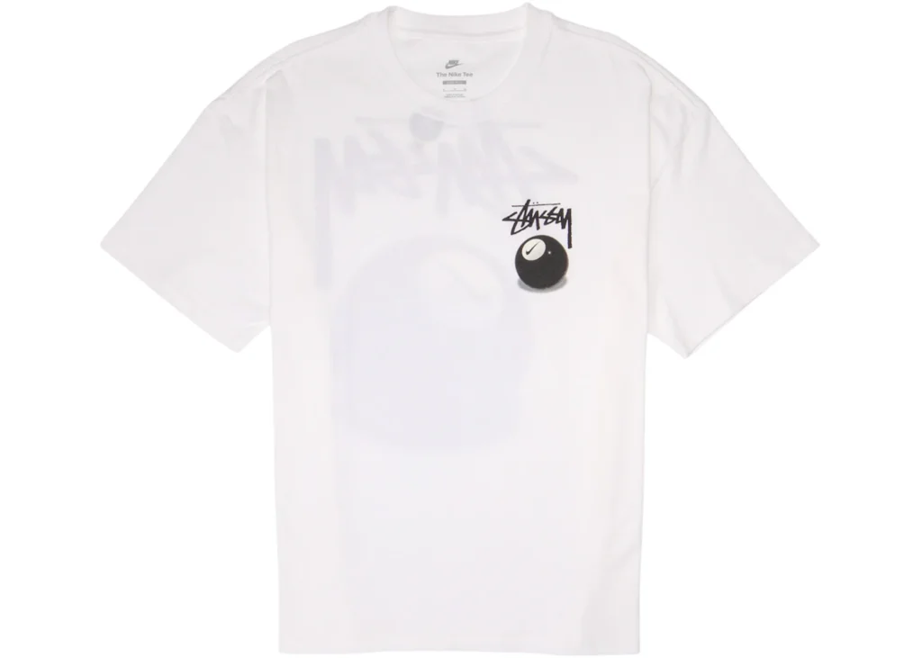 T-shirt Nike x Stüssy 8 Ball avec design emblématique issu de la collection SS22
