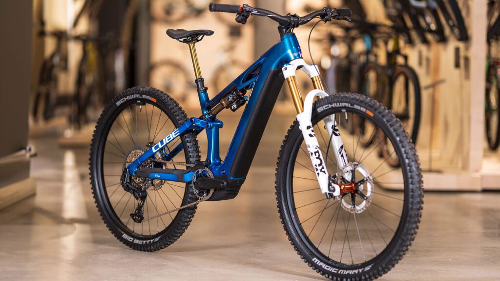 vtt cube tout suspendu : lequel choisir pour votre prochaine aventure en montagne ?