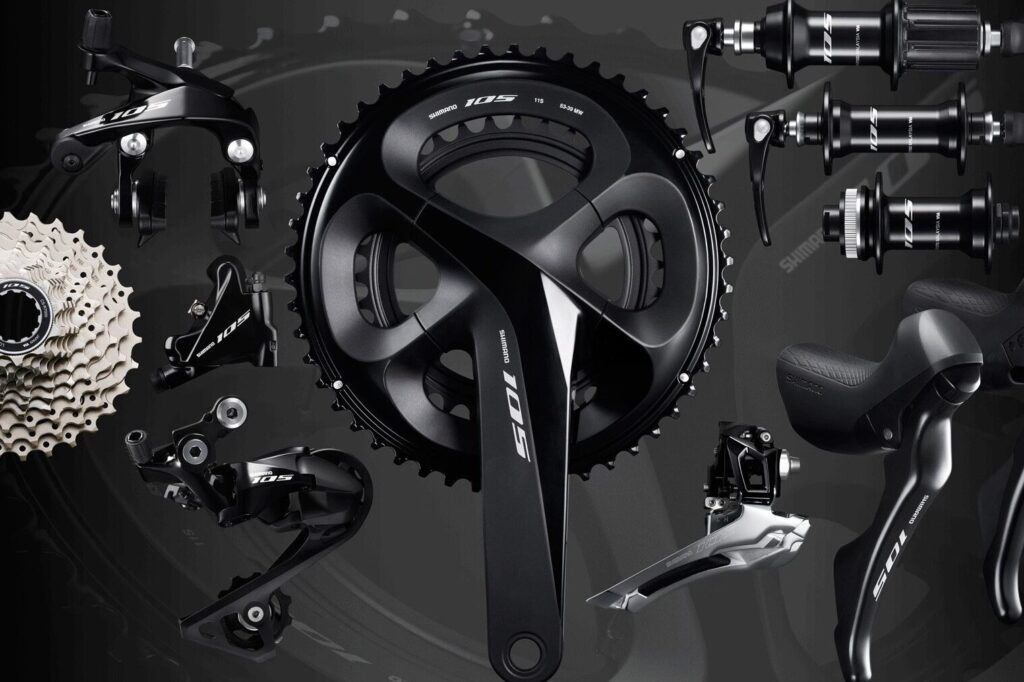 Shimano 105 R7000 : pourquoi est-ce le groupe de choix pour les cyclistes intermédiaires ?