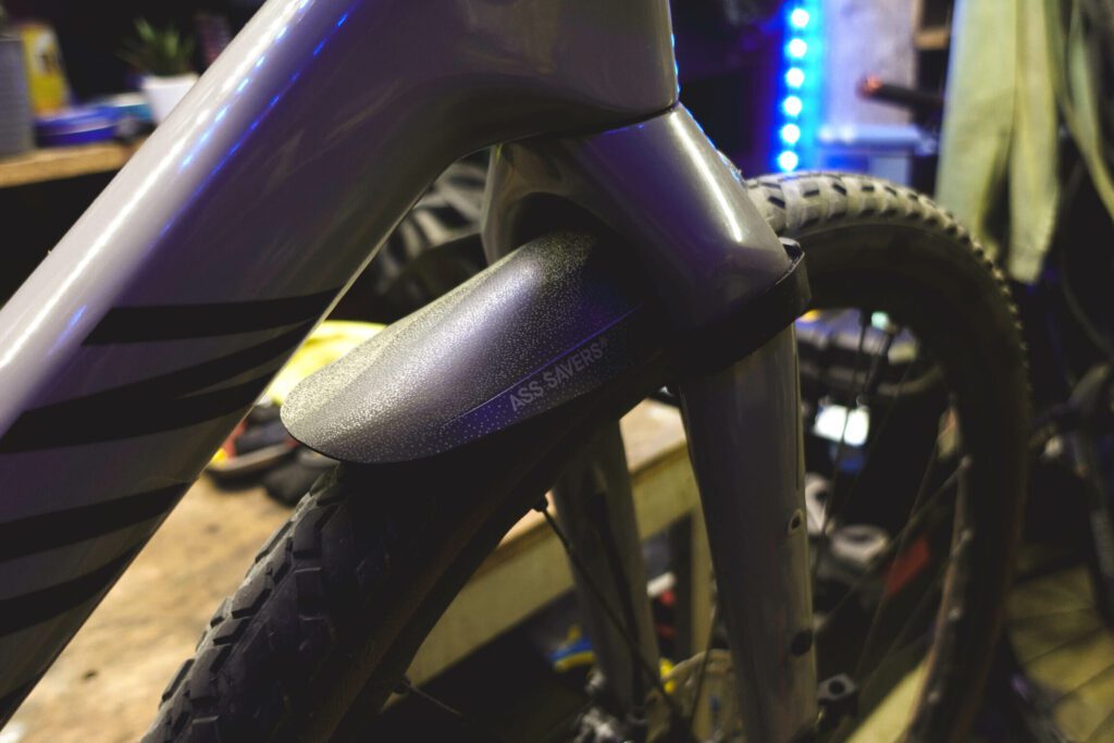 Ass saver : est-ce vraiment la protection ultime contre la boue pour les cyclistes ?