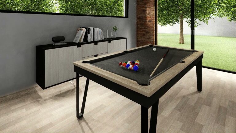 Table de billard design intégrée dans une décoration intérieure industrielle chic