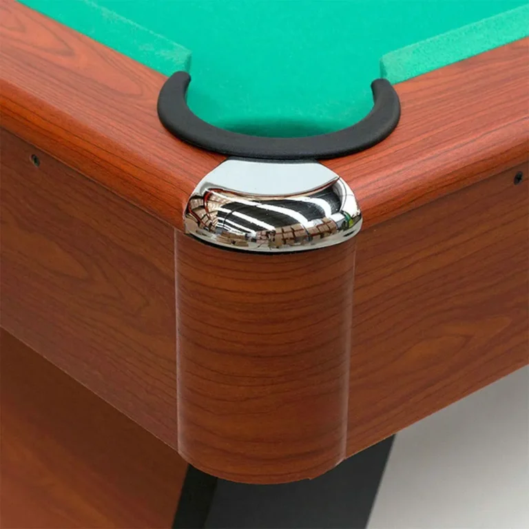 Vue d'un billard Devessport Alexandria avec finition bois, similaire en gamme au Garlando Elite