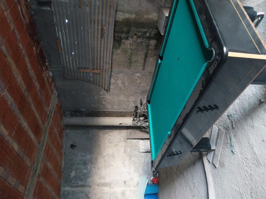Billard Garlando Consul en excellent état avec tapis vert neuf