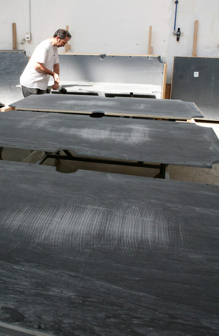 Billard Lafuge Tradition haut de gamme avec finitions soignées et design élégant