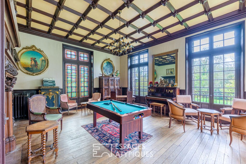Salle élégante avec un billard Montfort Prestige au centre, soulignant la qualité du mobilier