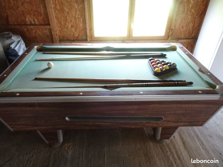 Vue d'ensemble du billard René Pierre Allure en situation réelle, idéal pour un intérieur design