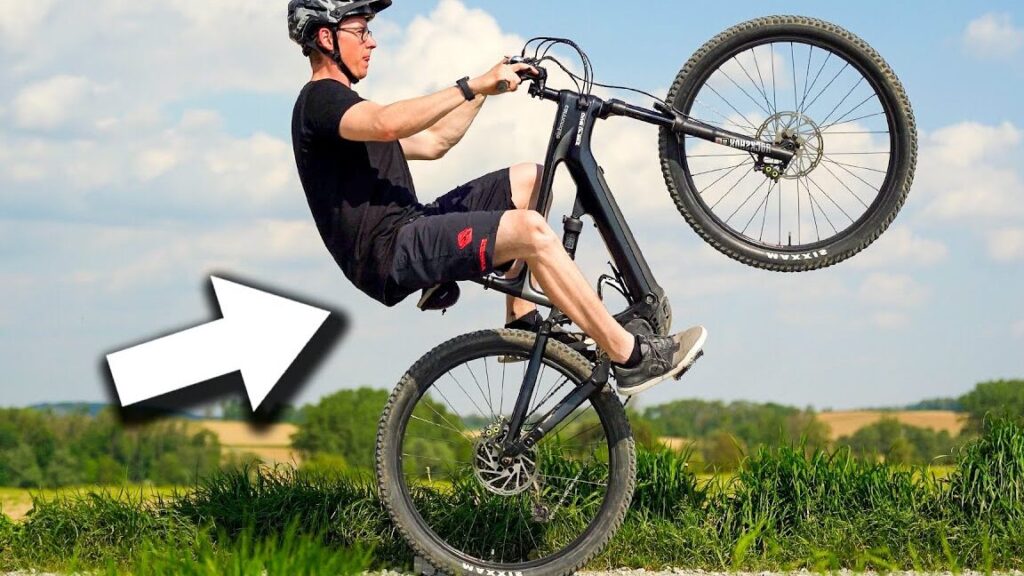 Comment réussir un wheelie ? Maîtrisez la technique de la roue arrière en vélo.