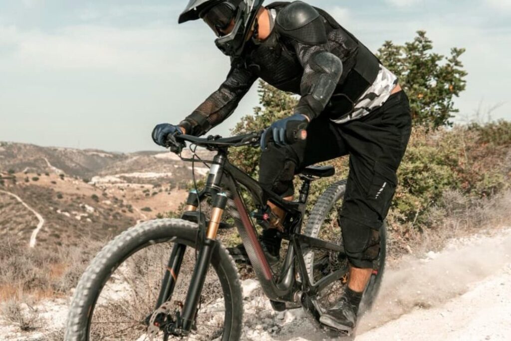 Choisir les meilleurs pantalons VTT pour votre prochaine aventure en plein air