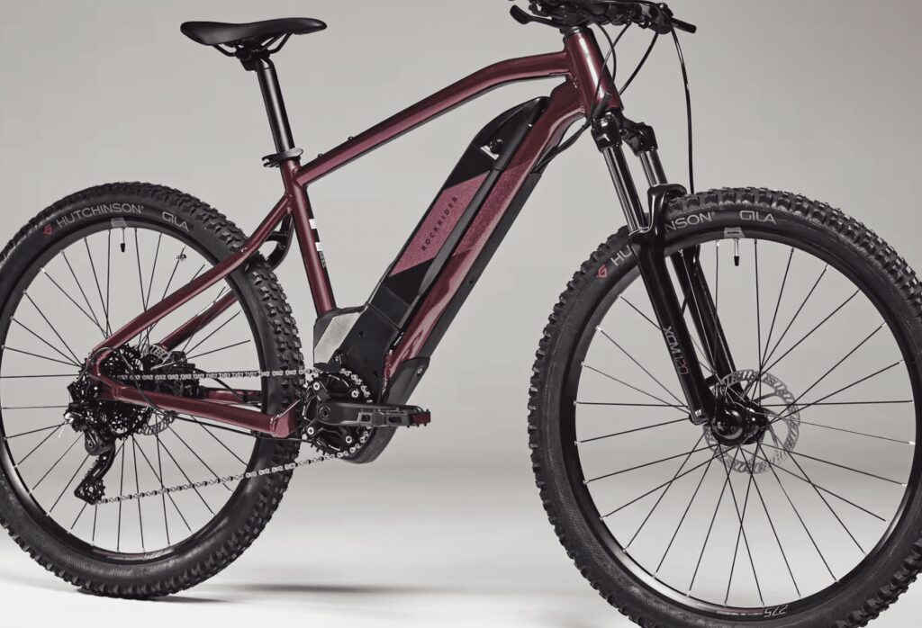 Rockrider 500 : le VTT idéal pour débuter en montagne ?