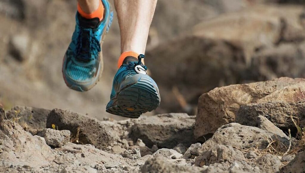Trouvez les meilleures soldes sur les chaussures de randonnée homme : notre guide complet