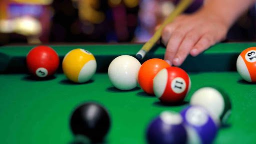 Apprendre le billard français : techniques de base pour débutants