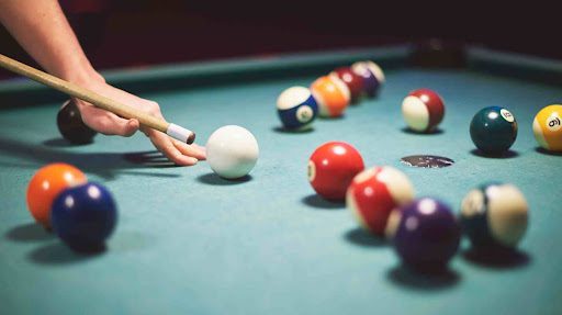 Apprendre le billard français : techniques de base pour débutants