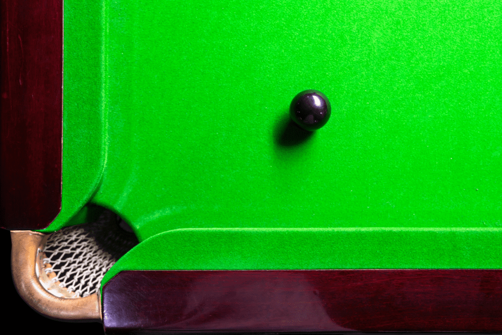 Billard convertible en table : solution élégante pour jouer et recevoir