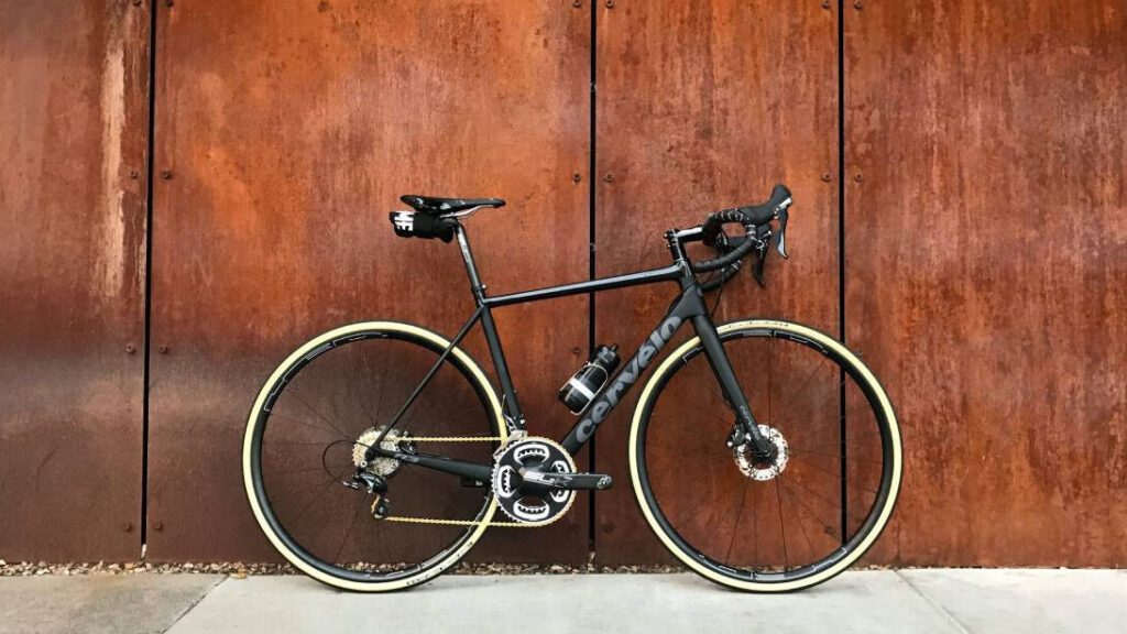 Choisir la meilleure combinaison vélo : un guide complet pour optimiser vos performances