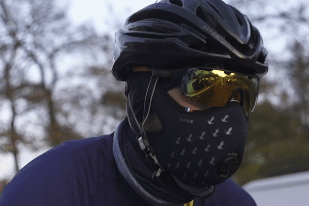 Pourquoi le masque anti pollution est-il indispensable pour les sportifs urbains ?