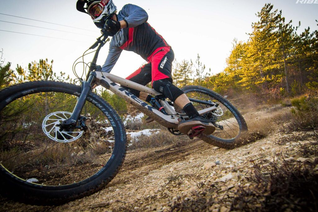 Pourquoi les Mavic Crossmax 29 sont-ils un choix incontournable pour les vététistes ?