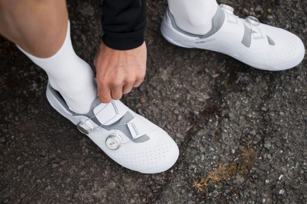 Choisir la cale idéale pour votre chaussure VTT : conseils et astuces