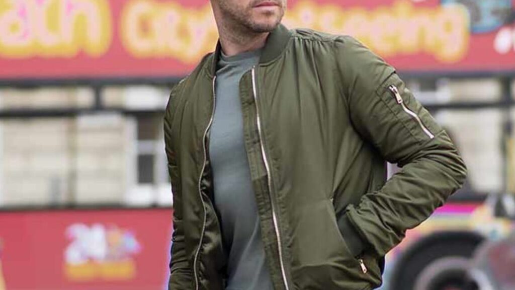Comment styliser une veste kaki pour homme cette saison ?