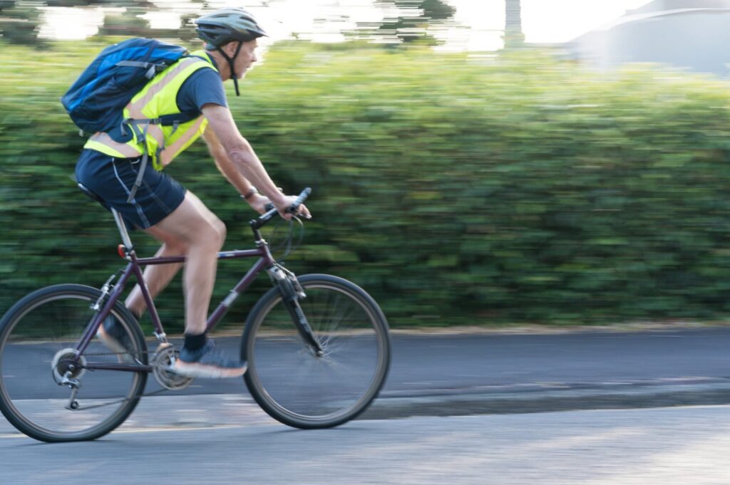 Pourquoi le gilet jaune est-il indispensable pour les cyclistes ?