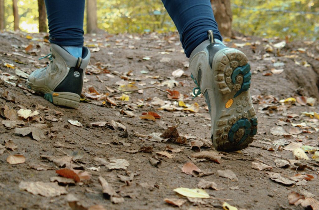Comment choisir les meilleures chaussures de marche pour femmes aux pieds sensibles ?