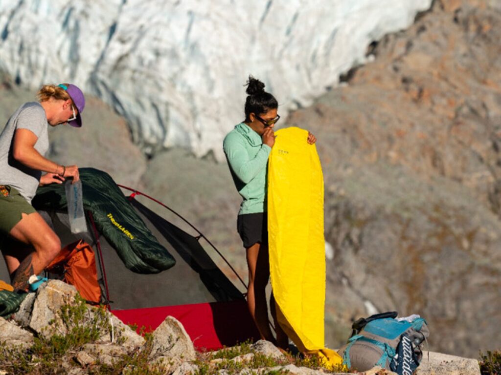 Choisir le meilleur matelas de trekking pour des nuits confortables en montagne